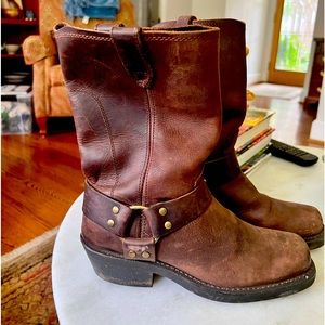 Women’s preowned 8.5 Dingo Gaucho Nutty Brown Leather Harness boots Dingo